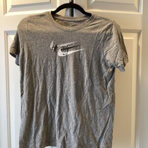 Nike Graphic Tee Size Youth Large